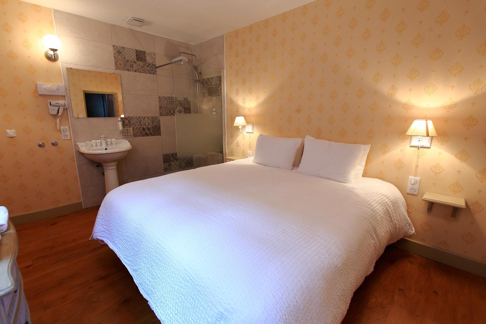 Hotel Saint Georges Troyes Room photo A room at the hotel