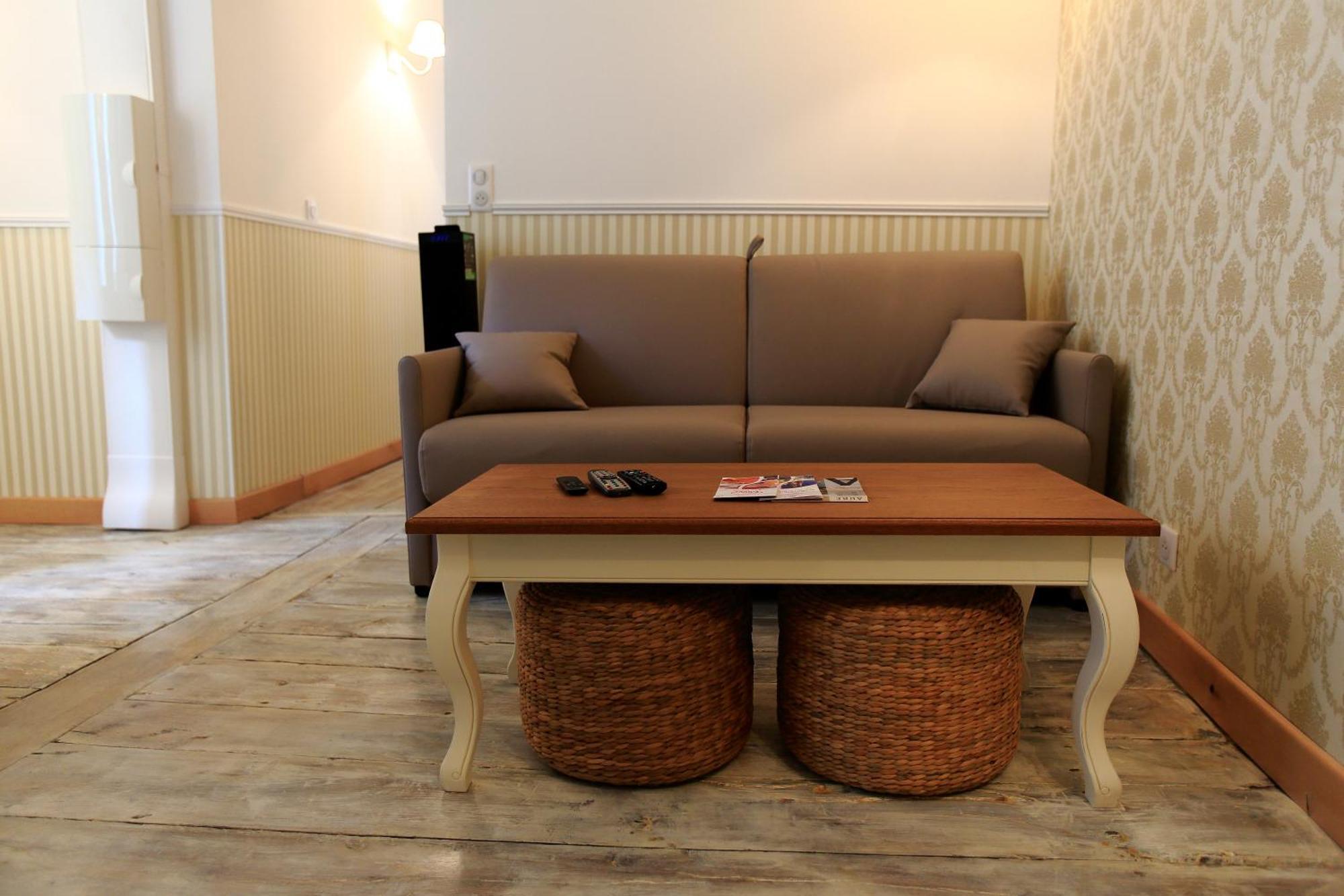 Hotel Saint Georges Troyes Exterior photo A sofa