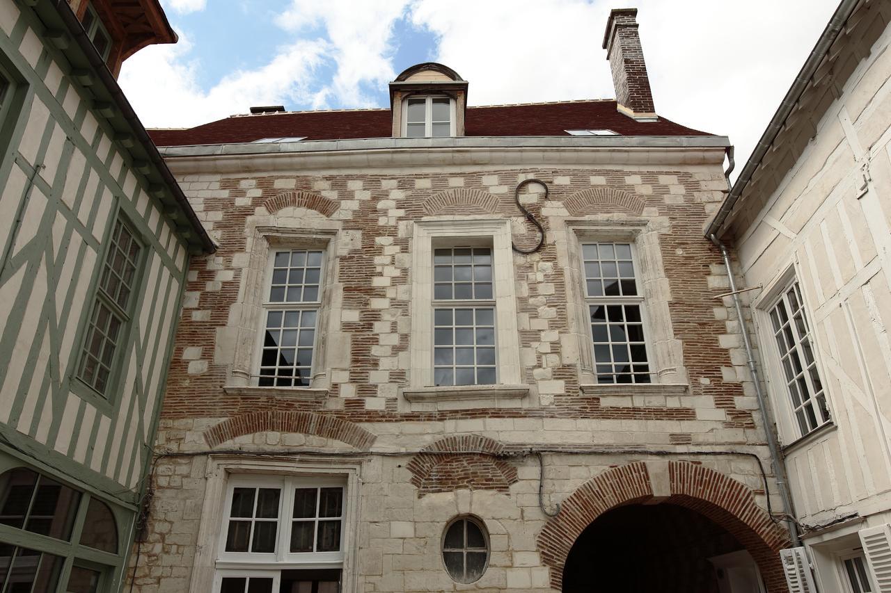 Hotel Saint Georges Troyes Exterior photo The house of the Duke of Sully in Paris