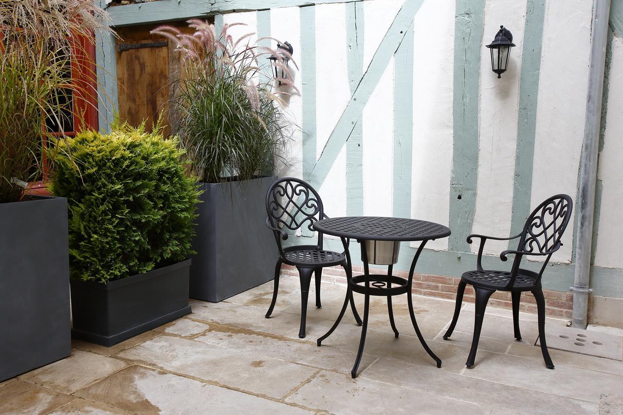 Hotel Saint Georges Troyes Exterior photo A cast aluminium patio set