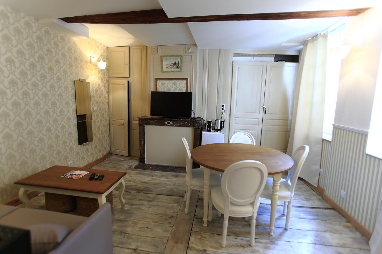 Hotel Saint Georges Troyes Exterior photo A studio apartment in France