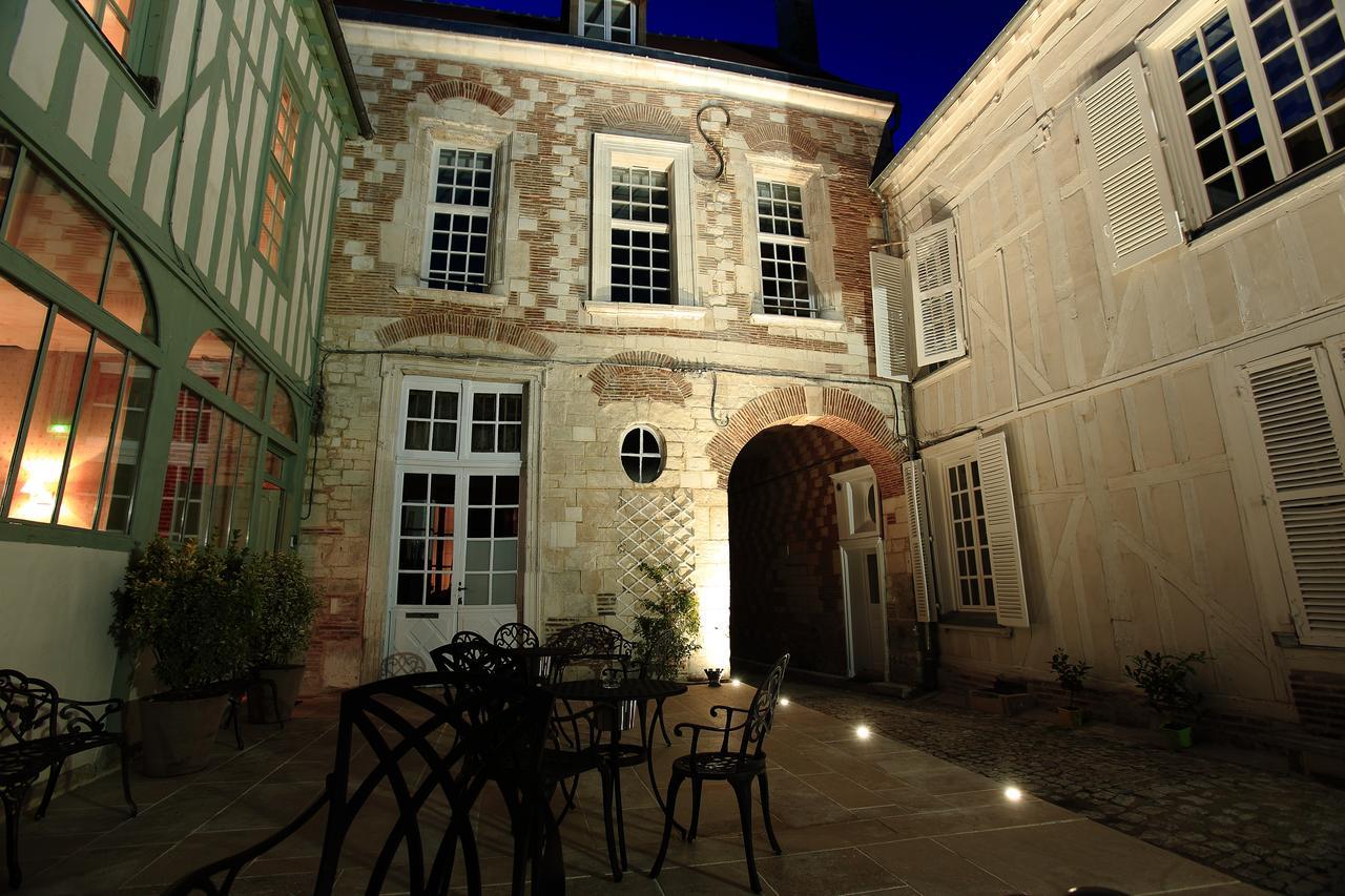 Hotel Saint Georges Troyes Exterior photo The courtyard of the Hôtel de Launay