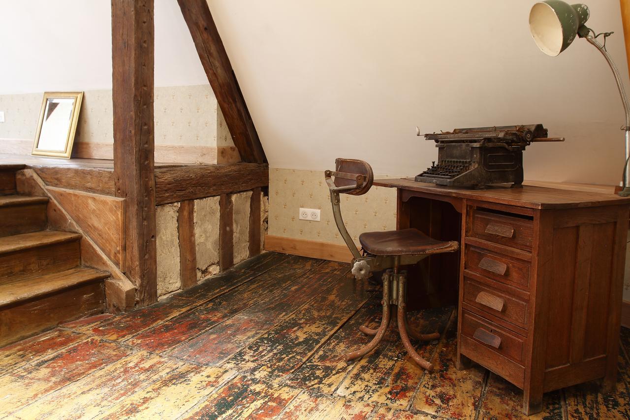 Hotel Saint Georges Troyes Exterior photo The desk where Hemingway wrote A Farewell to Arms