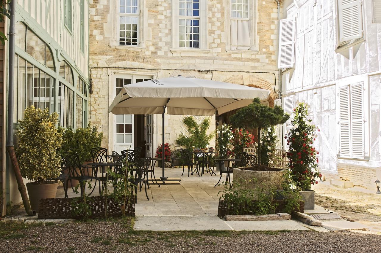Hotel Saint Georges Troyes Exterior photo The courtyard of the restaurant